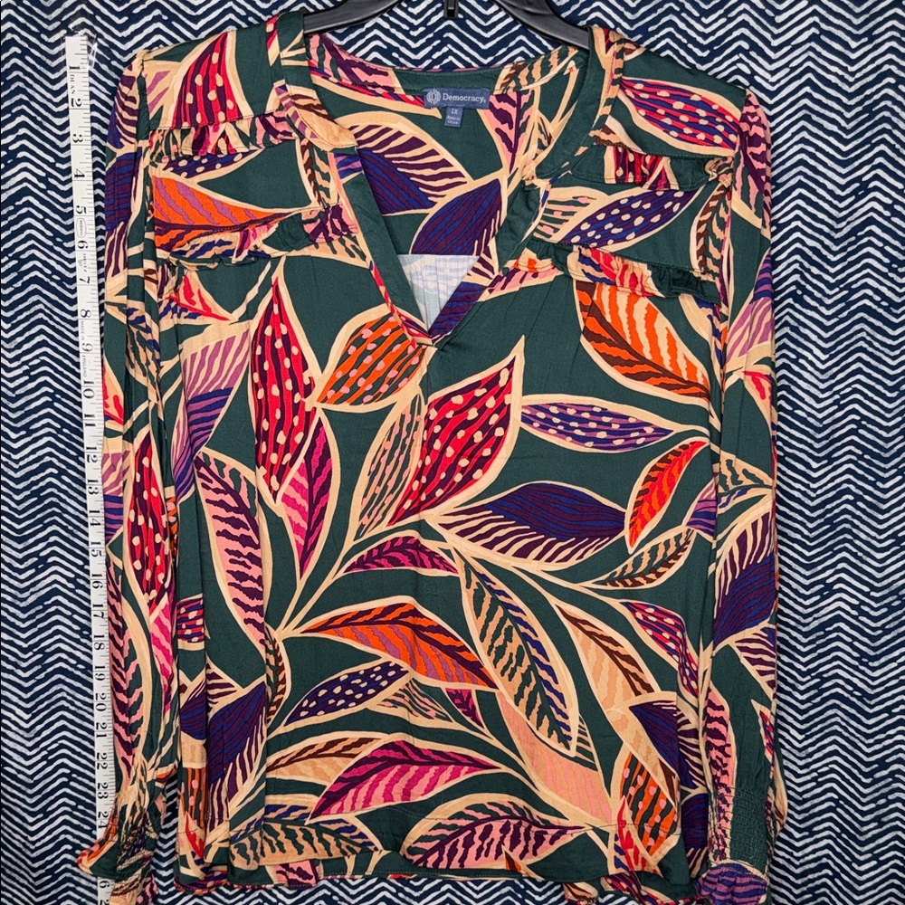 Democracy Multicolor Leaf Print V-Neck Blouse